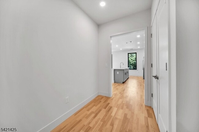 1037 Amboy Ave in Edison, NJ - Building Photo - Building Photo