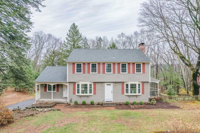 30 Hawley Hill Rd in Avon, CT - Foto de edificio - Building Photo