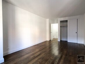 East 82nd Street in New York, NY - Foto de edificio - Building Photo