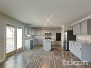 2005 Alpine Way in Plainfield, IL - Building Photo - Building Photo