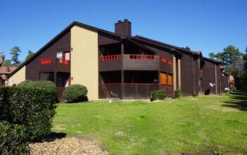 Central Park Condos in Conroe, TX - Foto de edificio - Building Photo
