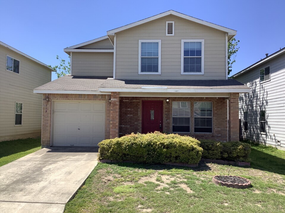 219 Cedron Chase in San Antonio, TX - Building Photo