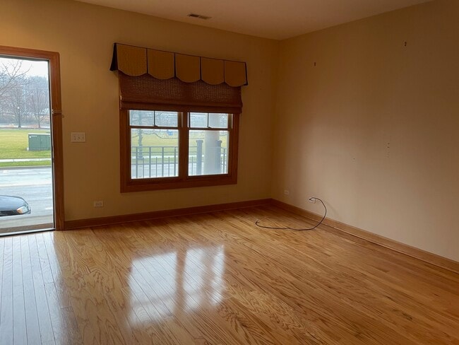 189 S Grove Ave in Elgin, IL - Building Photo - Building Photo