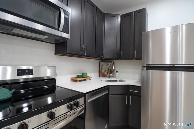 55 Channing St in New London, CT - Building Photo - Building Photo