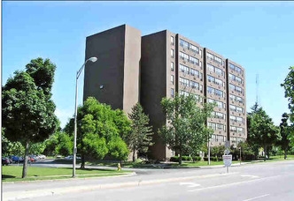 Lancaster Towers in Lancaster, NY - Foto de edificio