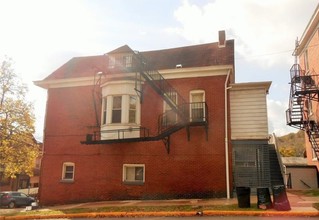 212 Highland Ave in Pitcairn, PA - Building Photo - Building Photo