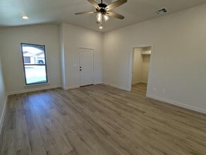 2008 Cottonwood Ave in Wolfforth, TX - Building Photo - Building Photo