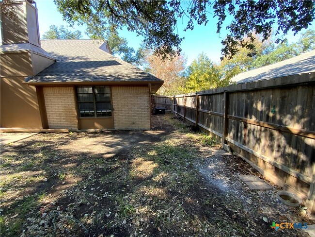 2429 Canyon Creek Dr in Temple, TX - Foto de edificio - Building Photo