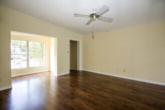 2001 Pine Bluff Ave in Orlando, FL - Building Photo - Building Photo