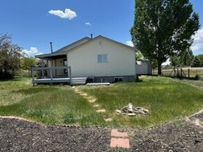 319 Blakeland Dr in Spring Creek, NV - Foto de edificio - Building Photo
