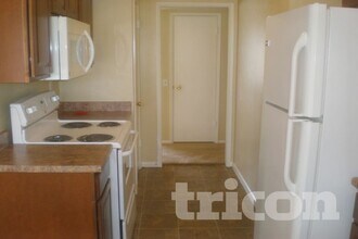 10025 W Coggins Dr in Sun City, AZ - Building Photo - Building Photo