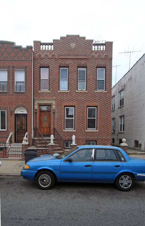 1565 W 9th St in Brooklyn, NY - Foto de edificio