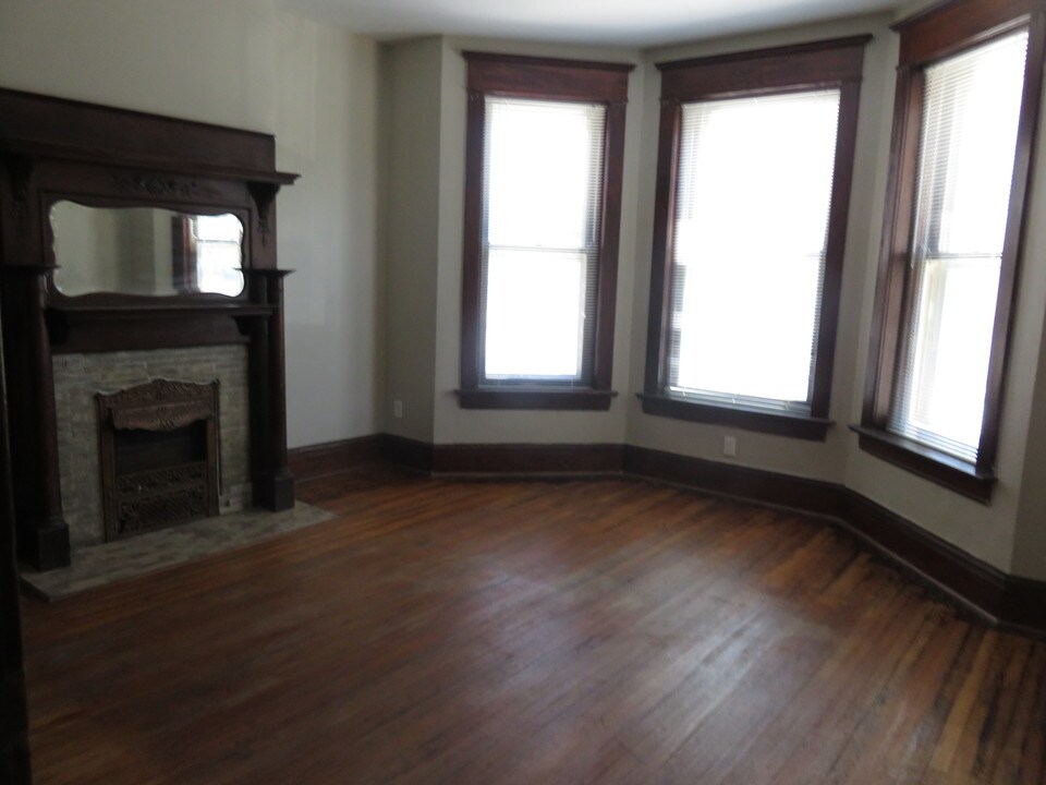 606 W 3rd St-Unit -1C in Davenport, IA - Building Photo