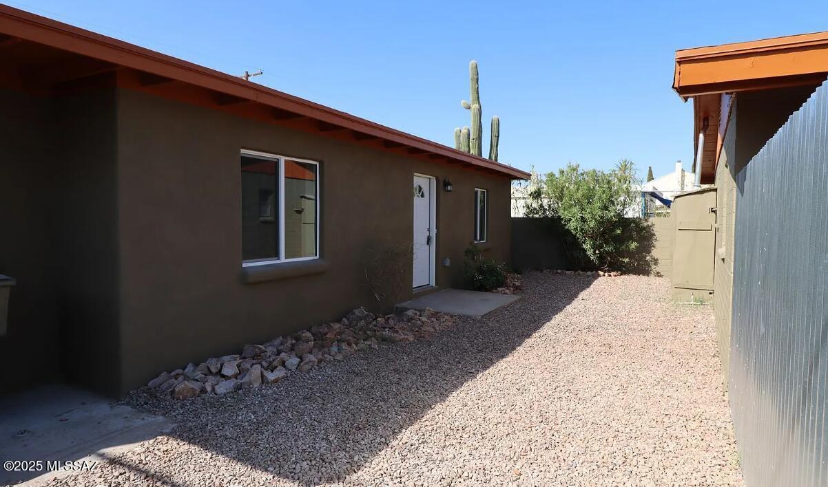 202 W Laguna St in Tucson, AZ - Building Photo