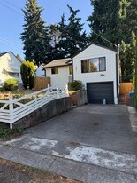 545 NE 100th St in Seattle, WA - Building Photo