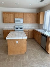 635 Stone Creek Ln in Patterson, CA - Building Photo - Building Photo