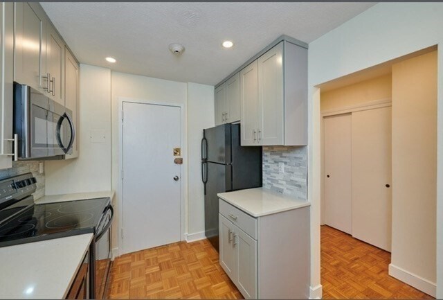 28 Pond St, Unit 23 in Boston, MA - Building Photo - Building Photo