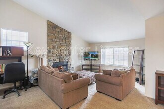 8466 Everett Way in Arvada, CO - Foto de edificio - Building Photo