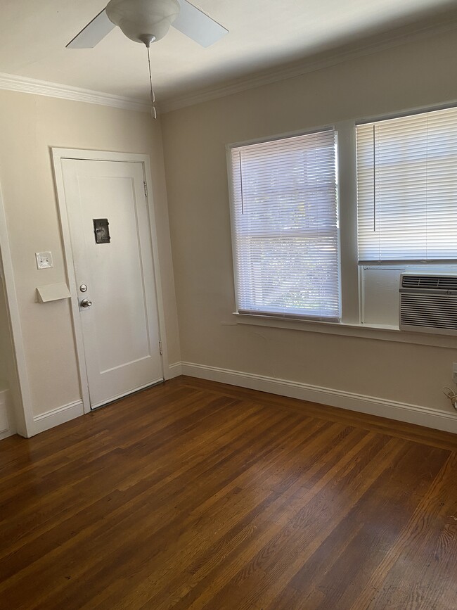 2701 T St, Unit 2701 in Sacramento, CA - Foto de edificio - Building Photo