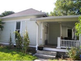 924 West Kirkwood Avenue in Bloomington, IN - Building Photo