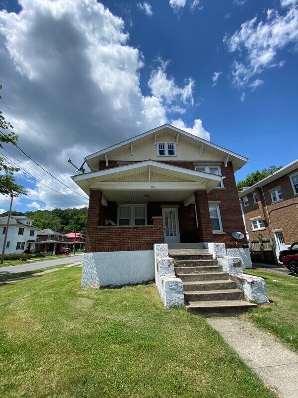 916 College Ave in Bluefield, WV - Building Photo - Building Photo