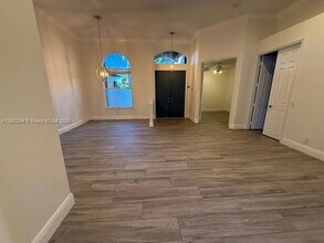 1825 Victoria Pointe Cir in Weston, FL - Building Photo - Building Photo