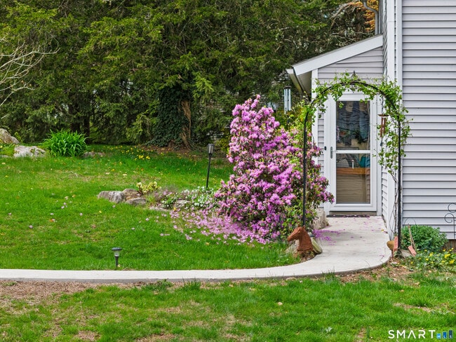 46 Main St in Essex, CT - Building Photo - Building Photo