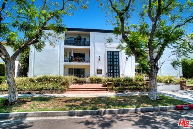 property at 416 N Oakhurst Dr