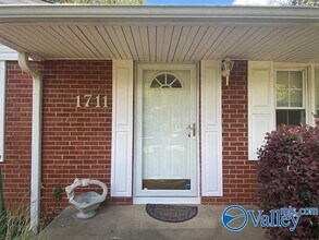 1711 McCullough Ave NE in Huntsville, AL - Foto de edificio - Building Photo