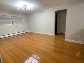 10 Commonwealth Ct, Unit 4 in Boston, MA - Foto de edificio - Building Photo