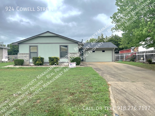 924 Cowell St in Claremore, OK - Building Photo - Building Photo