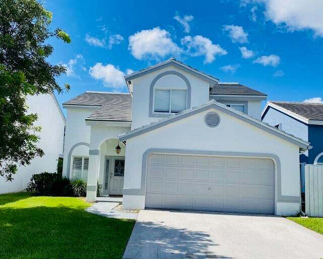 2890 Norway Pine Ln in Atlantis, FL - Foto de edificio