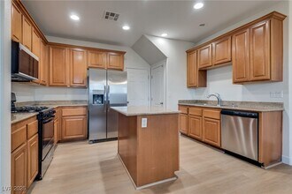 8244 Brilliant Pompon in Las Vegas, NV - Building Photo - Building Photo