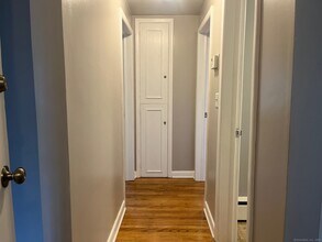 14 Urban St-Unit -B in New Canaan, CT - Building Photo - Building Photo