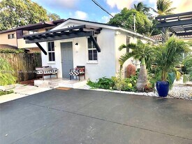 210 NE 110th St in Miami, FL - Building Photo