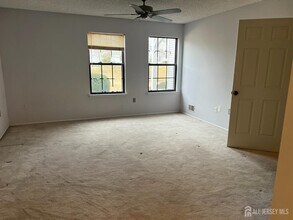 196 Wycoff Way W in East Brunswick, NJ - Building Photo - Building Photo