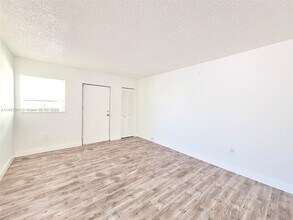 2011 Bay Dr in Miami Beach, FL - Building Photo - Building Photo