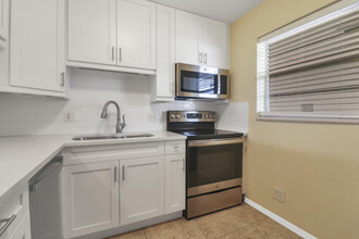 12016 Greenway Cir S in Royal Palm Beach, FL - Building Photo - Building Photo