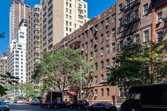 405 E 72nd St in New York, NY - Building Photo - Building Photo