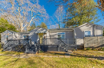 160 Adams St, Unit A in Clarkesville, GA - Building Photo - Building Photo