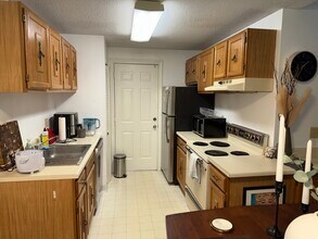 2 Squire Ct in Natick, MA - Building Photo - Building Photo
