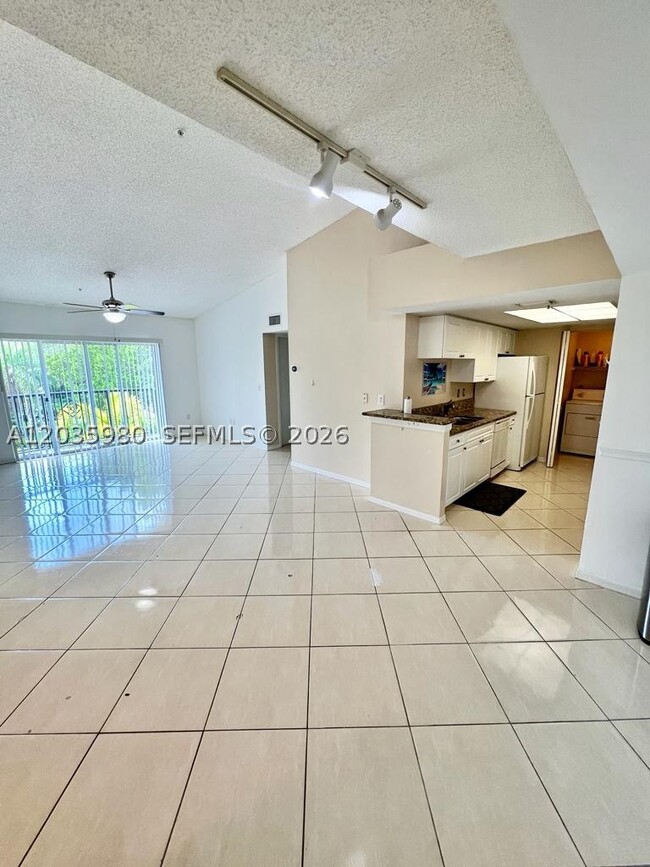400 Crestwood Ct N