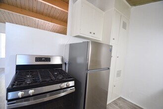 121 W Arrellaga St in Santa Barbara, CA - Building Photo - Building Photo