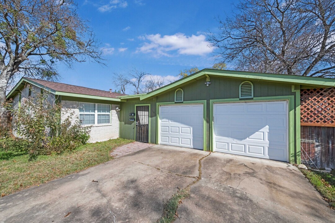 5801 Wellington Dr in Austin, TX - Building Photo