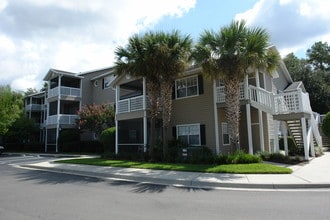 Lake Crossing Apartments in Gainesville, FL - Foto de edificio - Building Photo