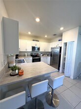 11101 W 33rd Ct in Hialeah, FL - Building Photo - Building Photo