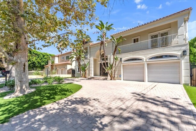 5150 Teesdale Ave in Valley Village, CA - Foto de edificio - Building Photo