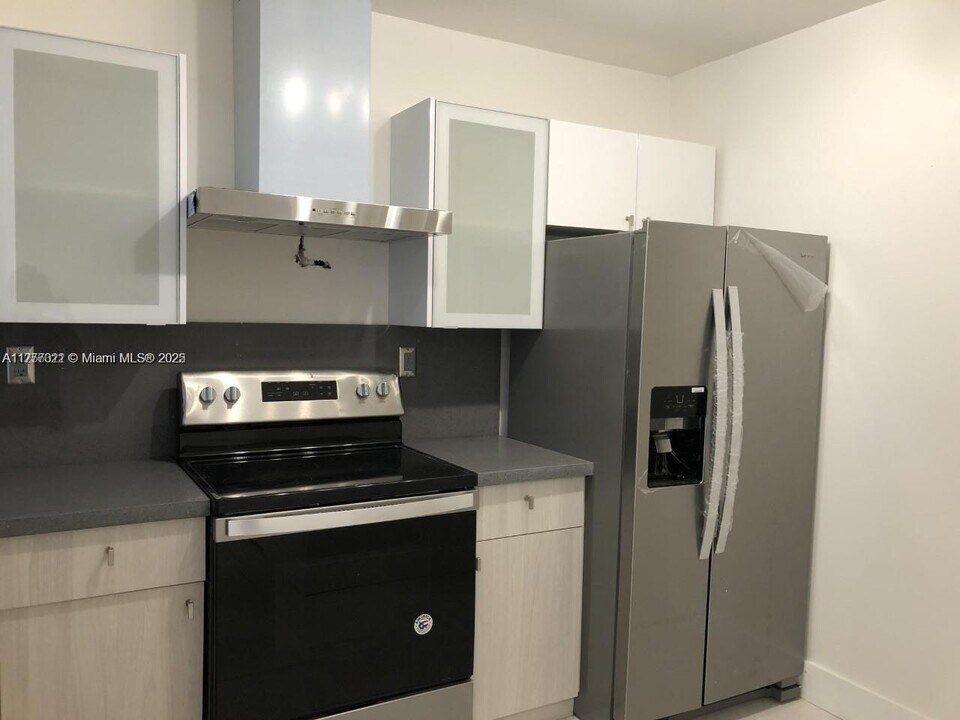 4744 NW 114th Ave in Doral, FL - Building Photo