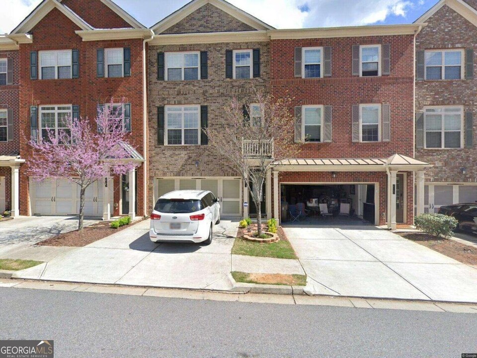 2283 Tenor Ln in Alpharetta, GA - Foto de edificio