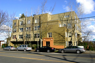 Aspen Park Apartments in Seattle, WA - Building Photo - Building Photo